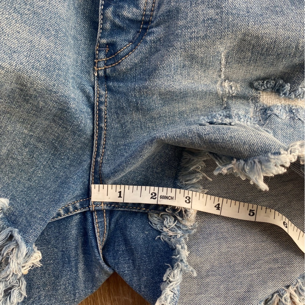 NWT We The Free Vintage Crvy Distressed Frayed High Rise Denim Shorts 26 - Picture 10 of 16